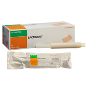 Product display showing the BACTIGRAS retail box, a single sterile foil pouch, and an unwrapped 15cm x 1m gauze roll on a white background.